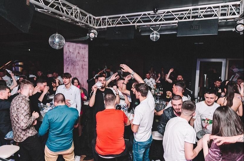 Babylon Club Vlorë DJ and dance floor
