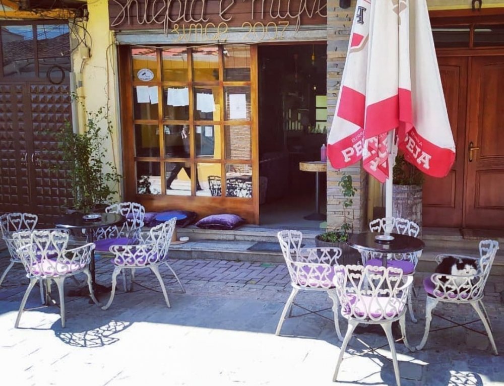 Bar Liqeni social terrace Lake Ohrid