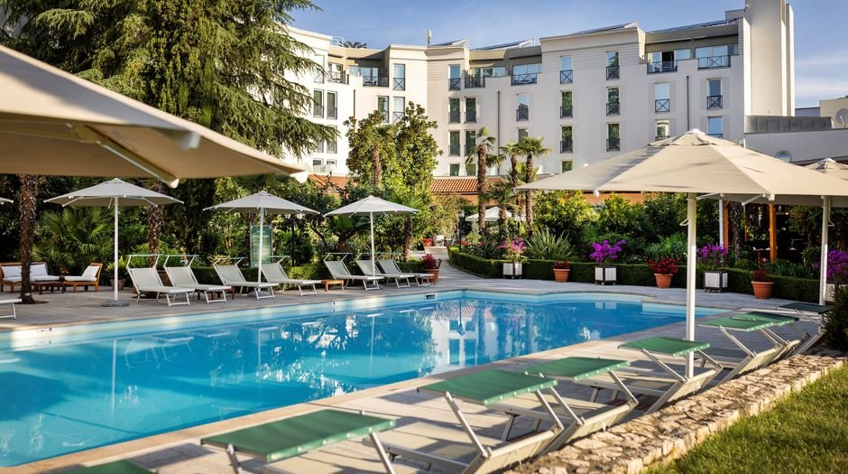 Rogner Hotel Tirana garden